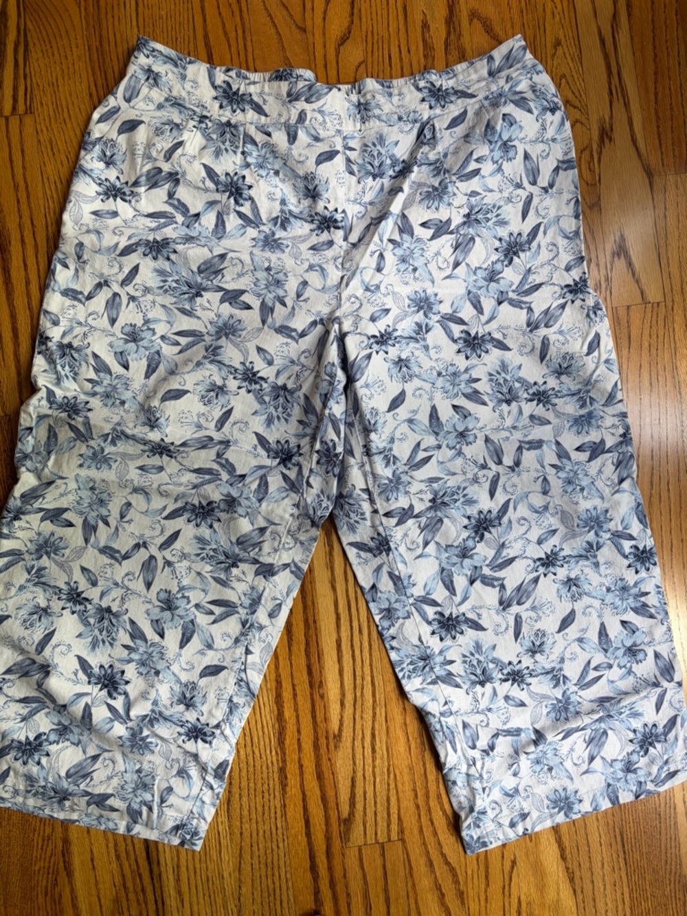 Christopher & Banks Pale Blue Floral Linen Blend Capris